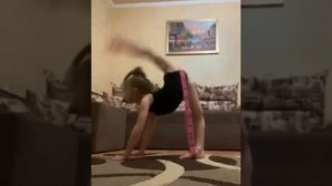 РАСТЯЖКА И ГИБКОСТЬ ЮНЫХ ГИМНАСТОК/EXTREME FLEXIBILITY