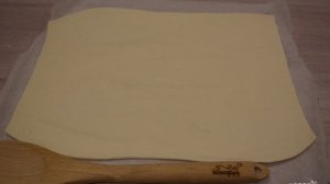 Пирог с черникой из слоеного дрожжевого теста