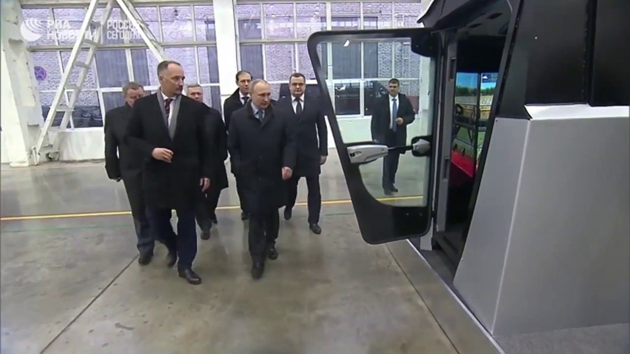 Путин на тренажере FORWARD комбайна Ростсельмаш (РИА Новости)