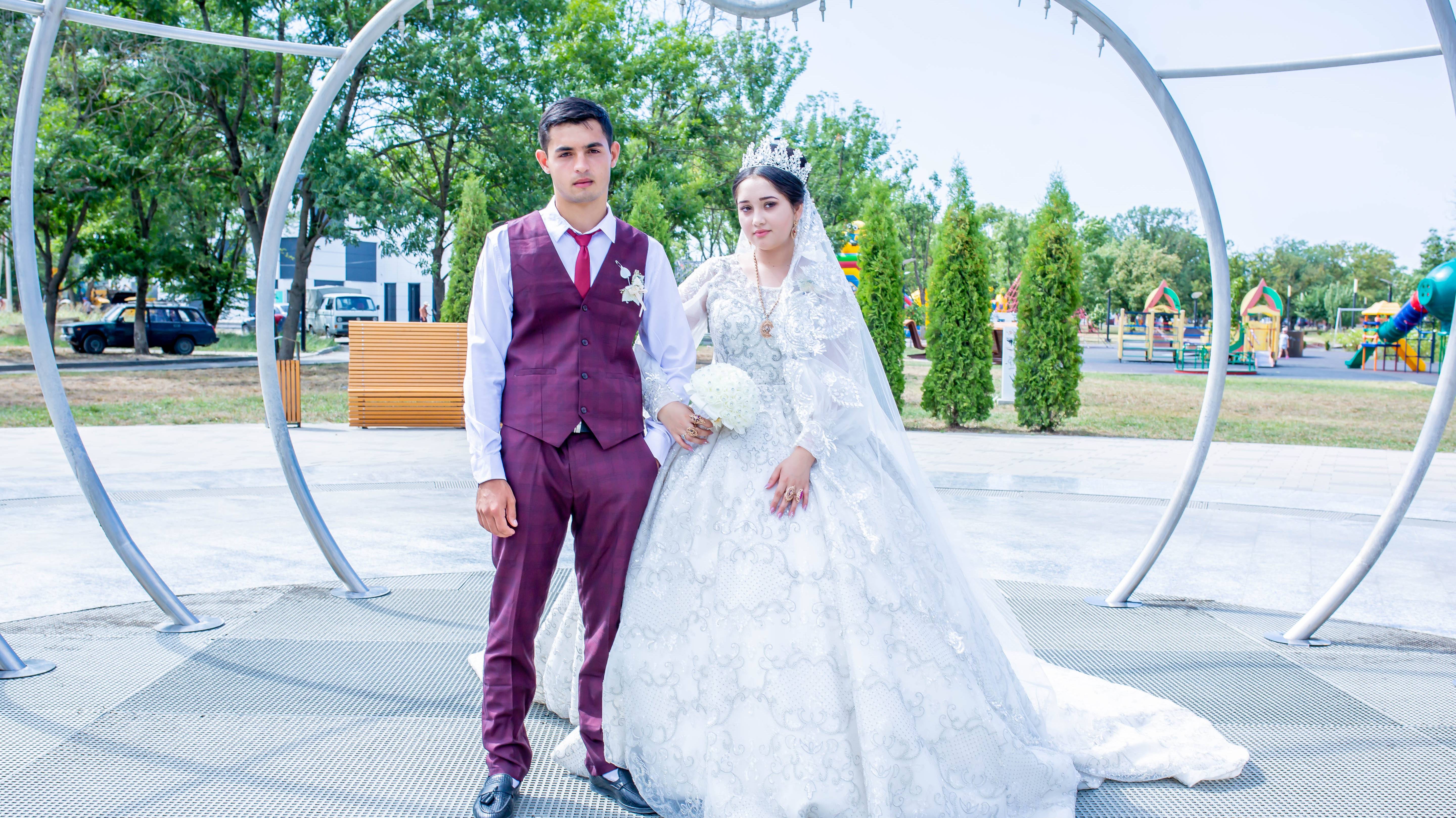 Данил и Кишинёва! Одэл о Кричун о Куксэнко ля внучка кай о Вася о Гопа! Свадьба часть 1! смотреть онлайн