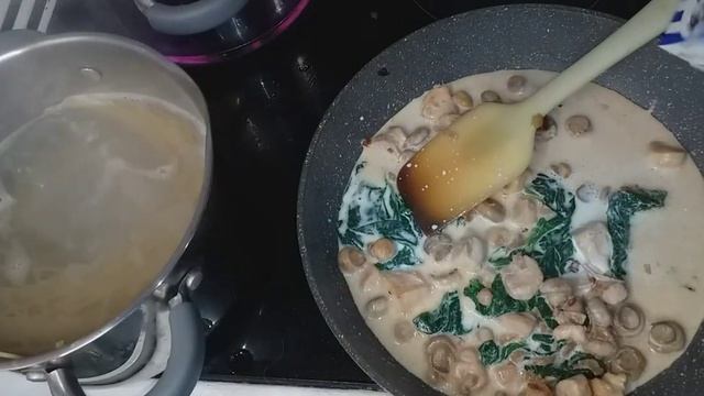 Спагети в сливочном соусе, очень простой,быстрый и вкусный рецепт. обед на двоих. смотреть онлайн