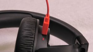 How to CHARGE the JBL TUNE 600 BTNC headphone battery