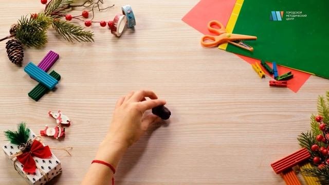 Новогодняя поделка своими руками: картина из пластилина