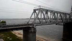Мостом через Волгу у Зеленодольска