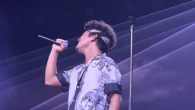 Versace On The Floor [Bruno Mars Live in Manila 2023] смотреть онлайн
