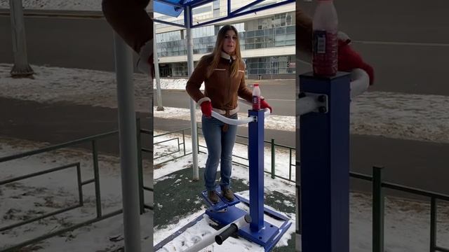 Упражнения на уличных тренажерах