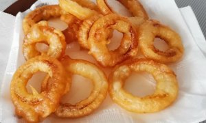 ЛУКОВЫЕ КОЛЬЦА! Пивной кляр. Как просто и быстро приготовить луковые кольца. Рецепт луковых колец