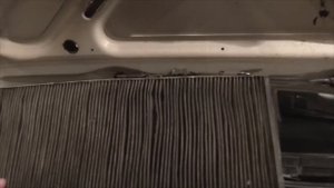 Как заменить салонный фильтр. Пример Audi 80 (PitStopMD)