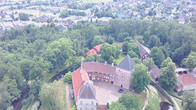 Парк «Флора-Вестфалика» Замок графа фон Бентгейм вид с высоты смотреть онлайн