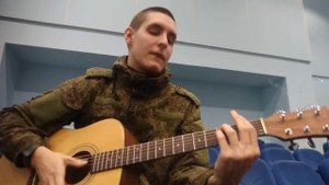 СРОЧНИК СПЕЛ В АРМИИ армейские песни НА ГИТАРЕ