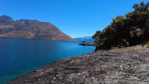 Ныряю со скал в горное озеро