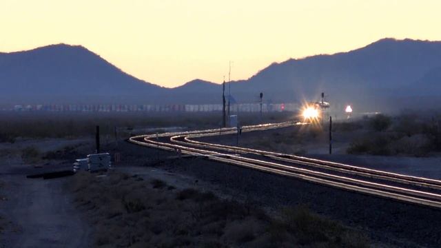 ATSF Bicentennial 5704 'By Dawn's Early Light' on the Needles Sub смотреть онлайн