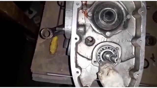 Ставлю распредвал на мотоцикл "УРАЛ" смотреть онлайн