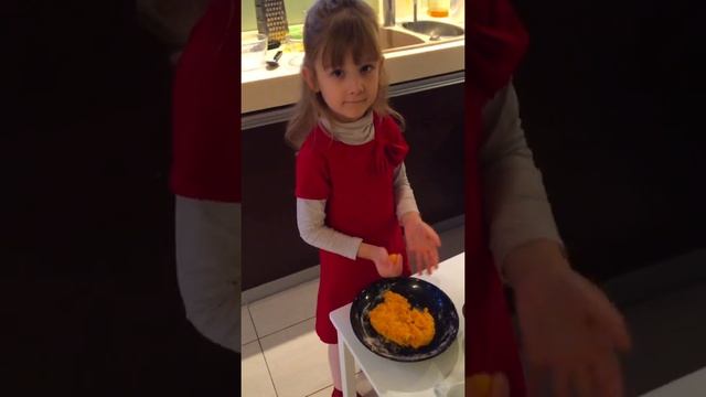 ВКУСНОЕ ПЕЧЕНЬЕ ЗА 5 МИНУТ. Лиза ГОТОВИТ, ВКУСНОЕ И ПОЛЕЗНОЕ ПЕЧЕНЬЕ. #готовка #печенье #креатив смотреть онлайн