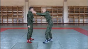 Упражнение 28 Освобождение от захватов противником шеи одежды спереди НФП 2009 720p