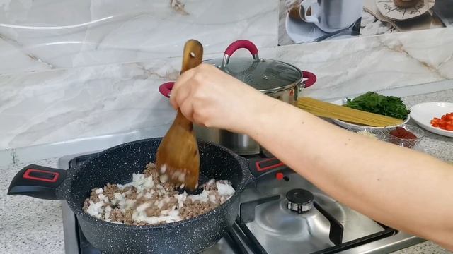 Спагетти с фаршем, просто и невероятно вкусно.