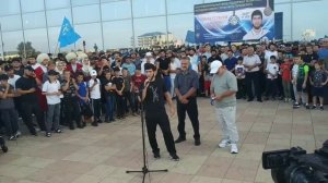 Олимпийский чемпион Заур Угуев вежливо отказался от танца в аэропорту Дагестана