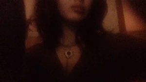 asmr хаотично и неуклюже укладываю тебя спать