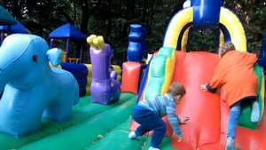 Надувной батут.Играем,прыгаем,веселимся на батуте в парке им. М.Рыльского.Inflatable trampoline.