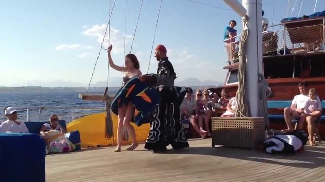 Платье поднялось смотреть онлайн