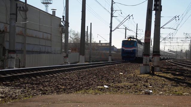 "Последний из Ильичей!" ЧС7-054 с двухэтажным поездом №066/065 Тольятти-Москва смотреть онлайн