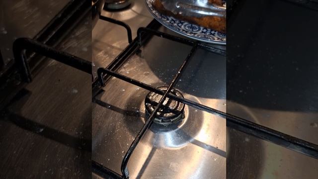 #рыба #Атлантический #лосось, #жареный в #масле #хрустящие в #томатном #соусе смотреть онлайн