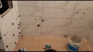 КЛАДКА ПЛИТКИ ТОНКОСТИ УКЛАДКИ ПЛИТКИ НА НЕРОВНЫЕ СТЕНЫ