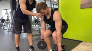 СТАНОВАЯ ТЯГА С ГАНТЕЛЯМИ.mp4