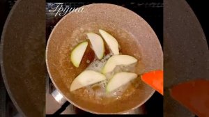 Брускетта с камамбером и грушей