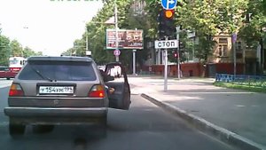 Блюющий мужик