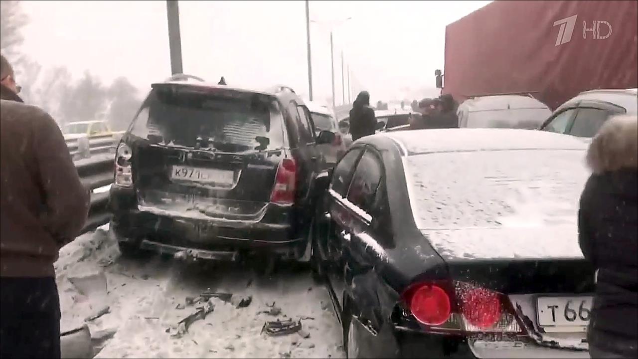 Мощный снегопад, обрушившийся на Москву, привел к многочисленным ДТП