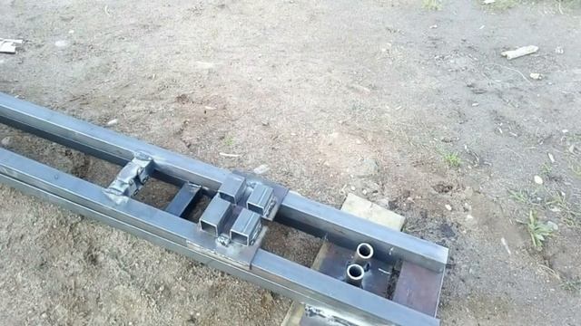 Опрокидыватель на машину для более удобной обработки порогов и днища.