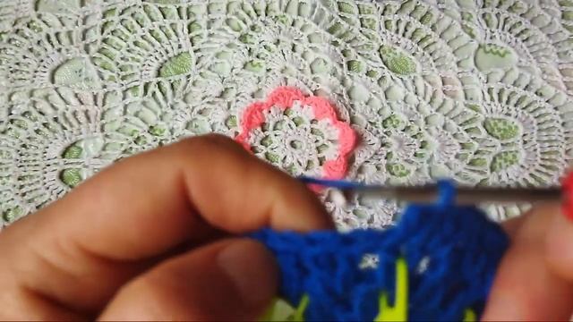 Детская шапка крючком из ниточек 3 цветов. Шапка для мальчика 8лет.