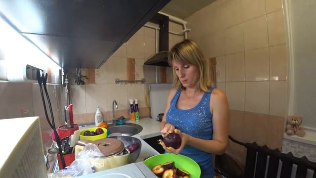 ВЛОГ ? ГИГАНТСКИЕ СЛИВЫ ! отвечаем на комментарии смотреть онлайн