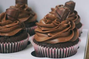 РЕЦЕПТ ОЧЕНЬ НЕЖНЫХ ШОКОЛАДНЫХ КАПКЕЙКОВ - ПОЛУЧАЕТСЯ ОЧЕНЬ ВКУСНО