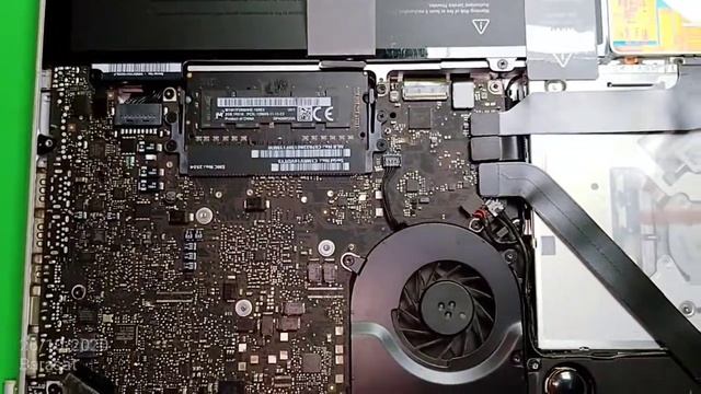 Macbook Pro MD101 Late 2011 Internal Views Intel Processor 240gb Intel SSD Installation