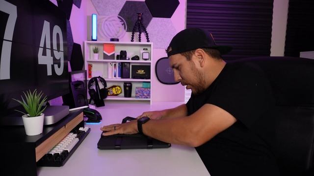 BRAND NEW Pitaka FlipBook For iPad PRO! смотреть онлайн