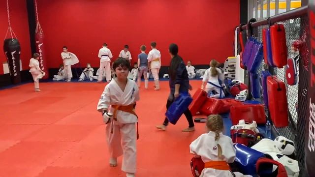 Тренировка перед турниром по карате киокушинкай. Карате дети. Karate.
