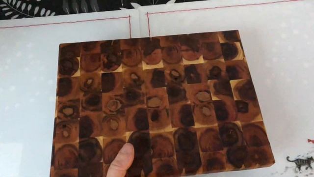 Торцевая разделочная доска из сливы и терновника