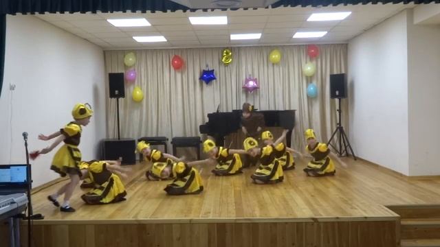 "Пчёлки", ансамбль танца "Веселинка"