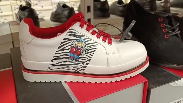 Заметила огромные скидки в Kari на демисезонную женскую обувь и подготовку к "Чёрной Пятнице". смотреть онлайн