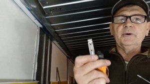 Свет в гараж из дешевых LED ламп со Светофора за 200 рублей !