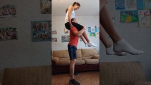 Приседания с женой)) Приседания на количество. headscissor challenge.