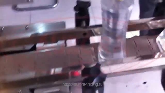 Этикетировочная машина на самоклеющуюся этикетку смотреть онлайн