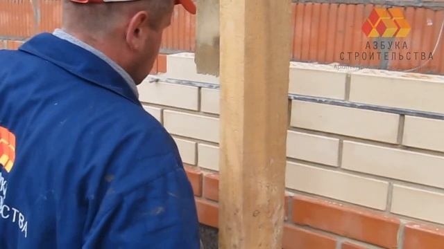 Отделка стены дома облицовочным кирпичом