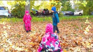 Настя_играет_в_парке_