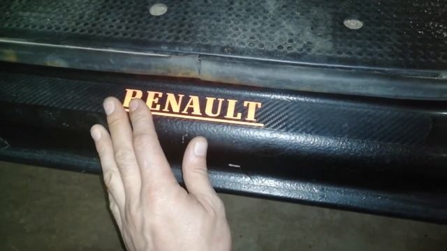 Карбоновые наклейки на пороги с логотипом RENAULT за 185рублей. смотреть онлайн