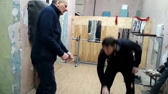 РЕДКИЙ ОТБОР НОЖА.УКОЛ В ТЕЛО.ХВАТ ОБРАГНЫЙ, смотреть онлайн