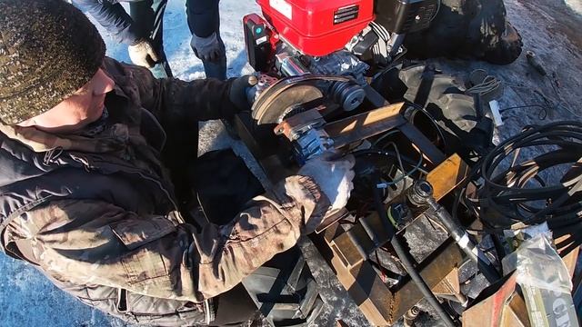 Серия №6 Установил мотор,нш 16,гидробак,фаркоп.ПОМОГАТОР ГИБРИД.Минитрактор своими руками. смотреть онлайн