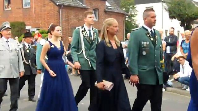 www.delrath.de. Das Königspaar schreitet das Regiment ab. 2019. смотреть онлайн